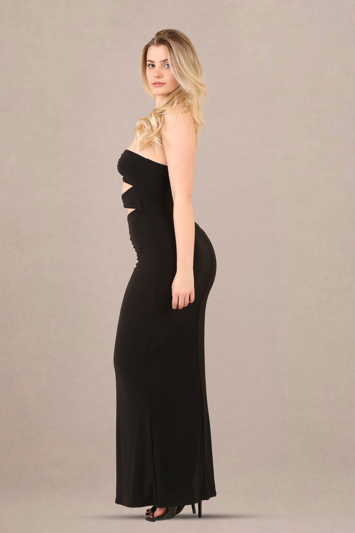 Classic Elegance: The Black Slinky Bandeau Maxi Dress - Maxi Dress - Avinci