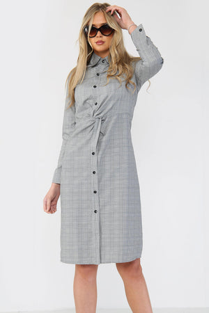 Twist- details shirt dress